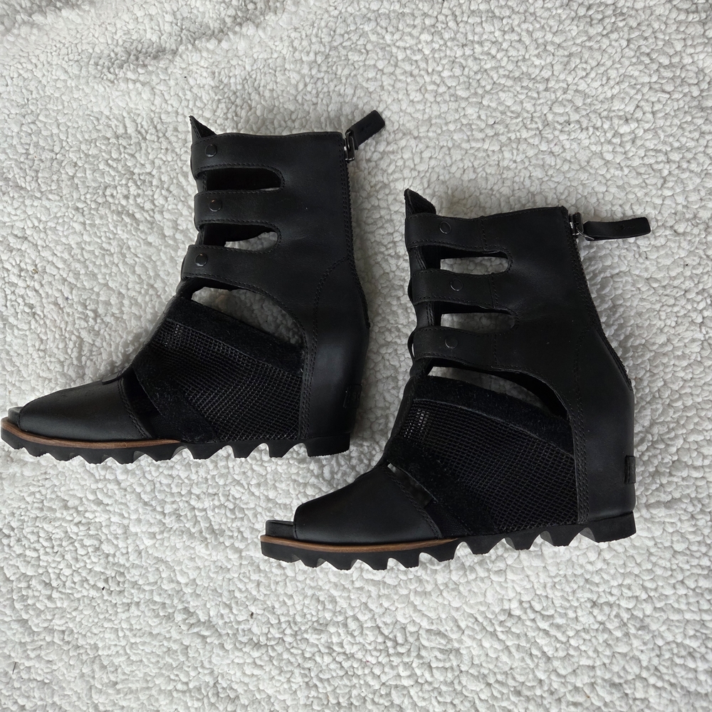 Sorel Joanie Gladiator Leather Wedge Sandals Women's Size 6 Step out in style wi